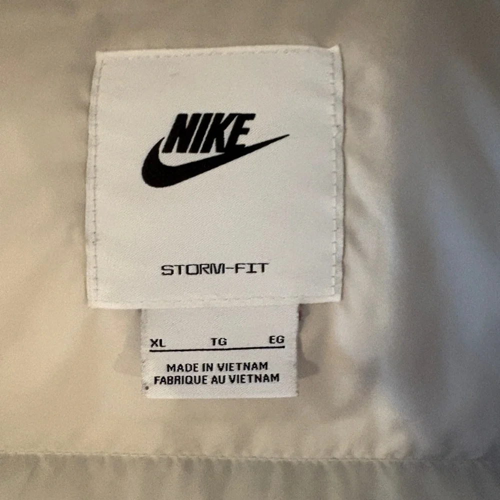 Nike Men’s Grid Pattern Puffer Jacket - Picture 2 of 4